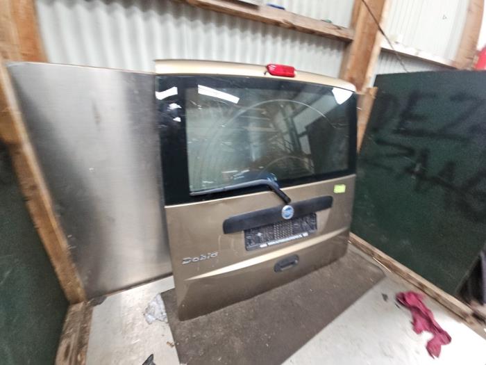 Baklucka från en Fiat Doblo (223A/119) 1.4 2006