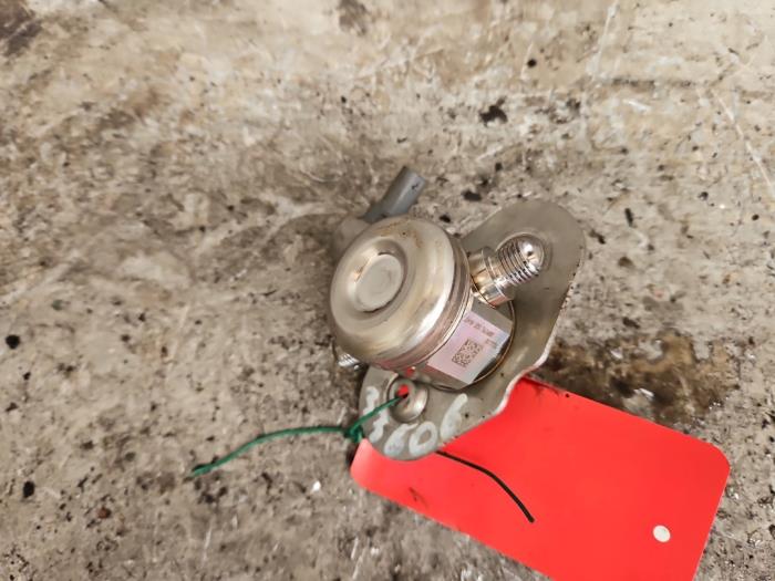 Högtryckspump från en MINI Mini Convertible (F57) 1.5 12V Cooper 2017