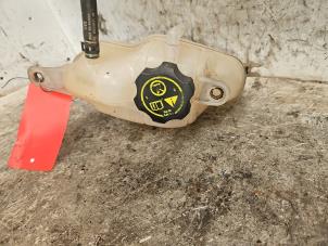 Gebruikte Expansievat Opel Corsa E 1.4 16V Prijs € 20,00 Margeregeling aangeboden door Autodemontage de Zaag