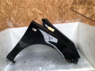 Gebruikte Scherm rechts-voor Opel Corsa D 1.4 16V Twinport Prijs € 80,00 Margeregeling aangeboden door Autodemontage de Zaag