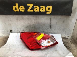 Gebruikte Achterlicht links Ford Fiesta 6 (JA8) 1.0 EcoBoost 12V 100 Prijs € 45,00 Margeregeling aangeboden door Autodemontage de Zaag