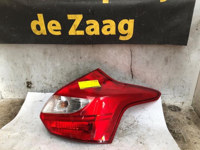 Achterlicht rechts van een Ford Focus 3 1.0 Ti-VCT EcoBoost 12V 125 2013