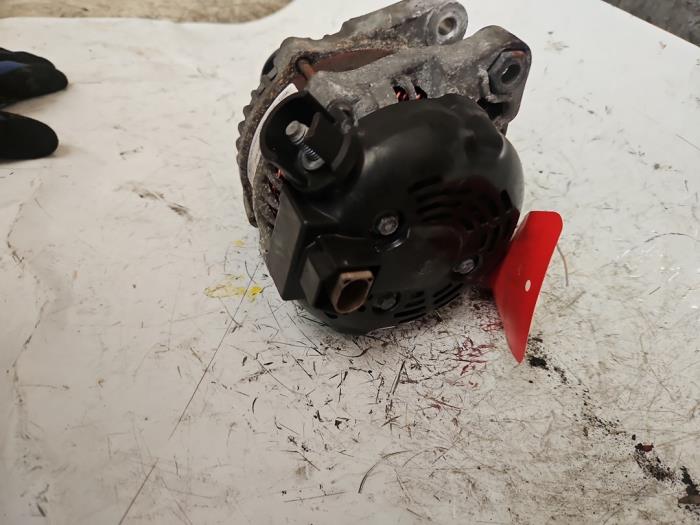 Dynamo van een Ford Focus 3 1.0 Ti-VCT EcoBoost 12V 125 2013