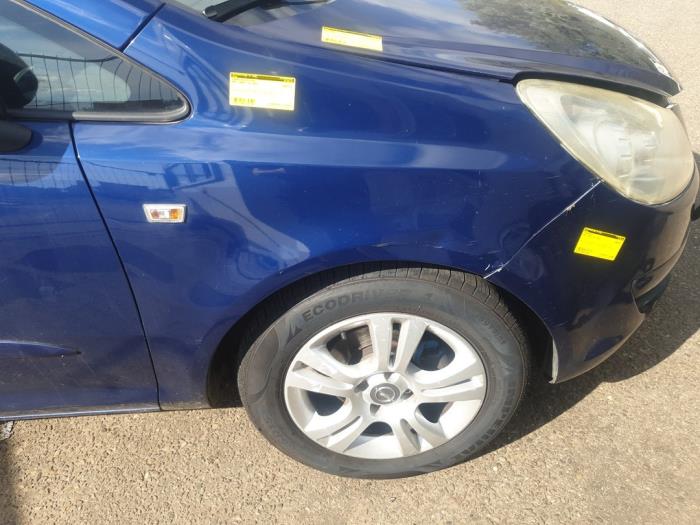 Scherm rechts-voor van een Opel Corsa D 1.2 16V 2008