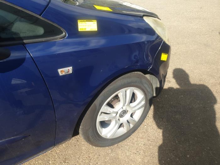 Scherm rechts-voor van een Opel Corsa D 1.2 16V 2008