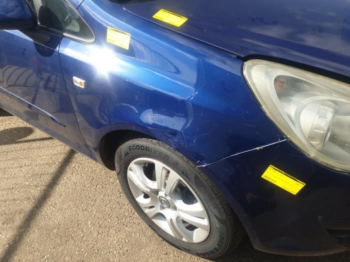 Scherm rechts-voor van een Opel Corsa D 1.2 16V 2008