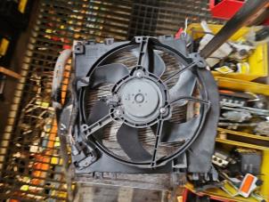 Gebruikte Radiateurfan Renault Clio III (BR/CR) 1.4 16V Prijs op aanvraag aangeboden door Autodemontage de Zaag