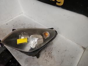 Gebruikte Koplamp links Opel Astra H SW (L35) 1.9 CDTi 100 Prijs op aanvraag aangeboden door Autodemontage de Zaag