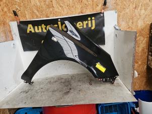 Gebruikte Scherm rechts-voor Opel Corsa D 1.4 16V Twinport Prijs € 70,00 Margeregeling aangeboden door Autodemontage de Zaag