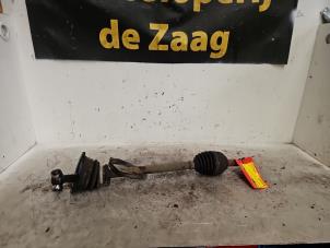 Gebruikte Steekas links-voor Renault Twingo II (CN) 1.2 Prijs € 35,00 Margeregeling aangeboden door Autodemontage de Zaag