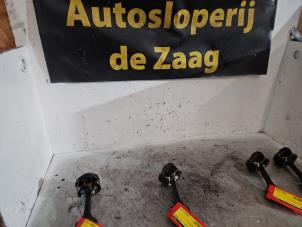 Begagnade Kolv Mercedes A (W176) 1.6 A-200 16V Pris € 50,00 Marginaltabell erbjuds av Autodemontage de Zaag