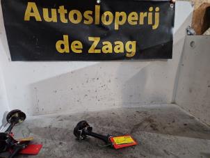 Begagnade Kolv Mercedes A (W176) 1.6 A-200 16V Pris € 50,00 Marginaltabell erbjuds av Autodemontage de Zaag