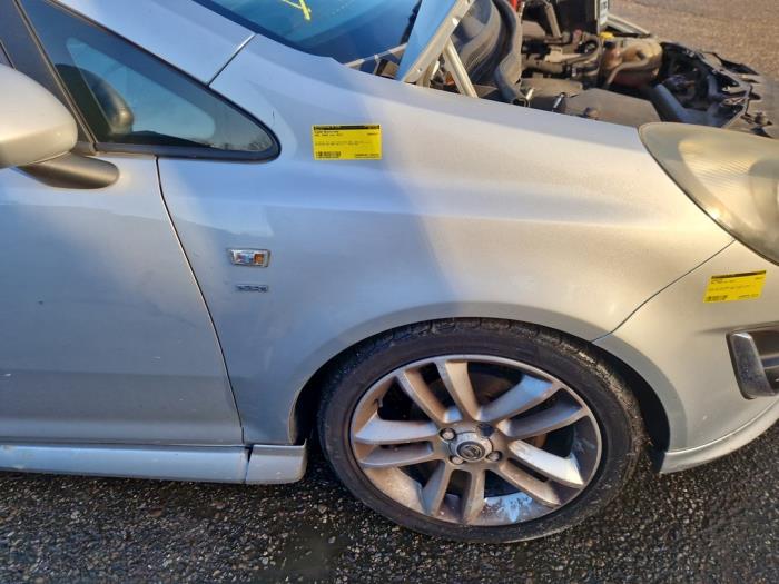 Scherm rechts-voor van een Opel Corsa D 1.4 16V Twinport 2012