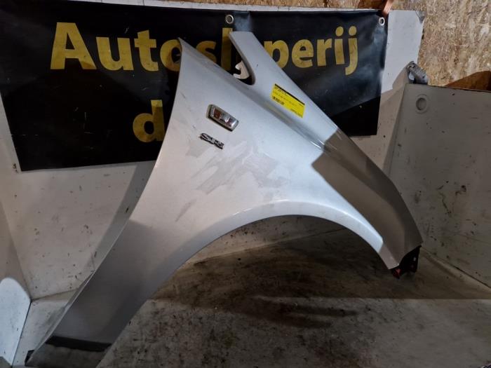 Scherm rechts-voor van een Opel Corsa D 1.4 16V Twinport 2012