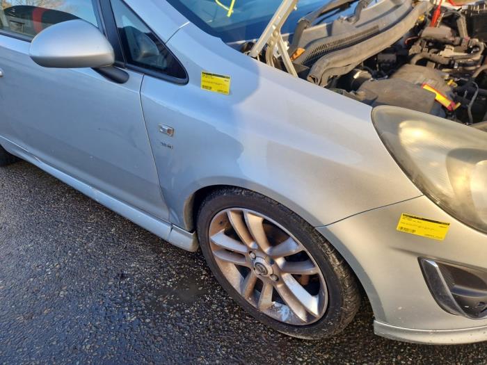Scherm rechts-voor van een Opel Corsa D 1.4 16V Twinport 2012