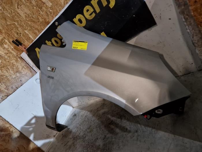 Scherm rechts-voor van een Opel Corsa D 1.4 16V Twinport 2012