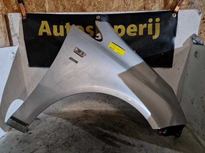 Scherm rechts-voor van een Opel Corsa D 1.4 16V Twinport 2012