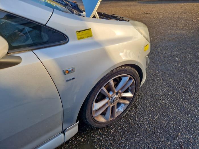 Scherm rechts-voor van een Opel Corsa D 1.4 16V Twinport 2012