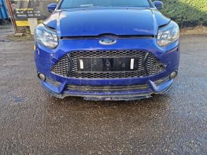 Gebruikte Voorbumper Ford Focus 3 ST 2.0 ST EcoBoost 16V Prijs € 450,00 Margeregeling aangeboden door Autodemontage de Zaag