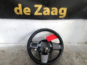 Gebruikte Stuurwiel Mazda 2 (DE) 1.3 16V MZR Prijs € 50,00 Margeregeling aangeboden door Autodemontage de Zaag