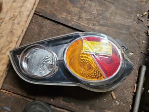 Gebruikte Achterlicht links Chevrolet Spark (M300) 1.2 16V Prijs € 50,00 Margeregeling aangeboden door Autodemontage de Zaag