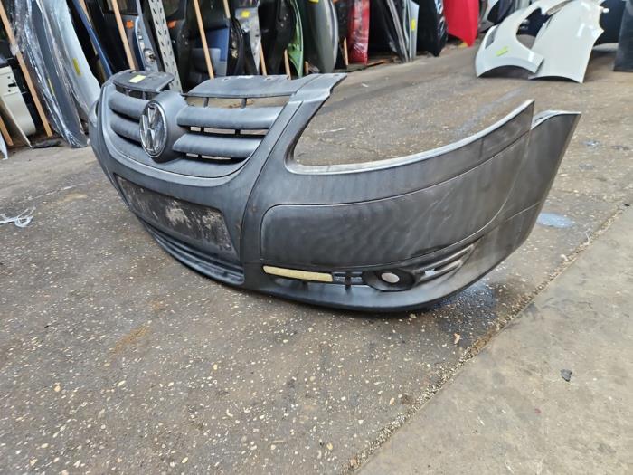 Voorbumper van een Volkswagen Fox (5Z) 1.4 16V 2006
