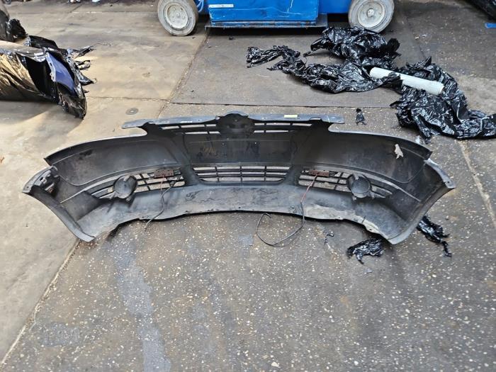 Voorbumper van een Volkswagen Fox (5Z) 1.4 16V 2006