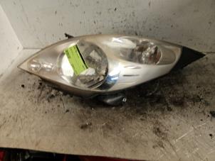 Gebruikte Koplamp links Chevrolet Spark (M300) 1.0 16V Prijs € 75,00 Margeregeling aangeboden door Autodemontage de Zaag