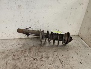 Gebruikte Veerpoot links-voor Peugeot 207/207+ (WA/WC/WM) 1.4 16V VTi Prijs € 35,00 Margeregeling aangeboden door Autodemontage de Zaag