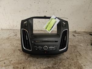 Gebruikte Radiobedienings paneel Ford Focus 3 1.0 Ti-VCT EcoBoost 12V 125 Prijs € 20,00 Margeregeling aangeboden door Autodemontage de Zaag