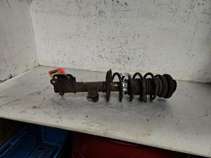 Gebruikte Mac Phersonpoot links-voor Chevrolet Spark 1.0 16V Bifuel Prijs € 35,00 Margeregeling aangeboden door Autodemontage de Zaag