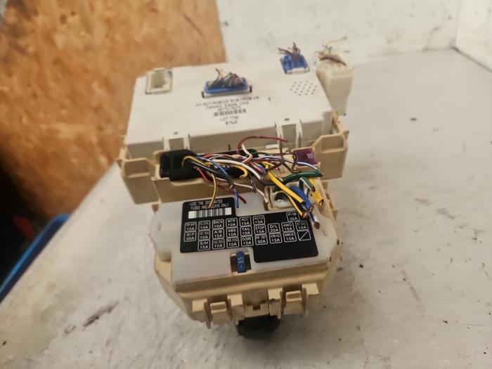 Säkringsbox från en Suzuki SX4 (EY/GY) 1.6 16V VVT Comfort,Exclusive Autom. 2007