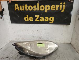 Gebruikte Koplamp rechts Mitsubishi Colt (Z2/Z3) 1.5 16V Prijs € 50,00 Margeregeling aangeboden door Autodemontage de Zaag