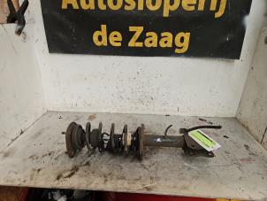 Gebruikte Veerpoot rechts-voor Mitsubishi Colt (Z2/Z3) 1.5 16V Prijs € 50,00 Margeregeling aangeboden door Autodemontage de Zaag