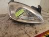 Koplamp rechts van een Opel Corsa C (F08/68) 1.2 16V 2002