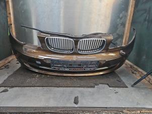 Gebruikte Voorbumper BMW 1 serie (E87/87N) 116i 2.0 16V Prijs € 250,00 Margeregeling aangeboden door Autodemontage de Zaag