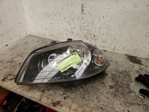 Gebruikte Linker Koplamp Seat Ibiza III (6L1) 1.4 16V 100 Prijs € 35,00 Margeregeling aangeboden door Autodemontage de Zaag