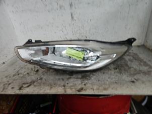 Gebruikte Linker Koplamp Ford Fiesta 6 (JA8) 1.5 TDCi Prijs € 175,00 Margeregeling aangeboden door Autodemontage de Zaag