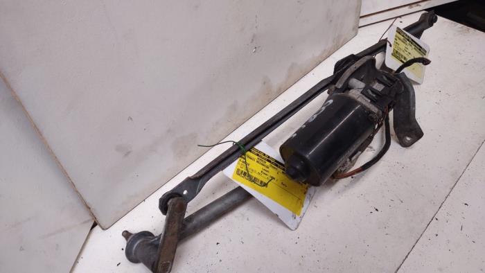 Ruitenwissermotor voor van een BMW 3 serie Touring (E36/3) 318i 1996