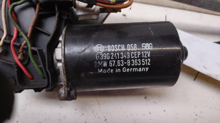 Ruitenwissermotor voor van een BMW 3 serie Touring (E36/3) 318i 1996