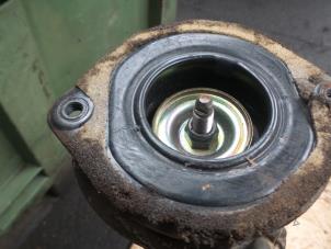 Gebruikte Schokdemperpoot links-achter Audi A4 (B5) 1.6 Prijs € 30,00 Margeregeling aangeboden door Autodemontage de Zaag