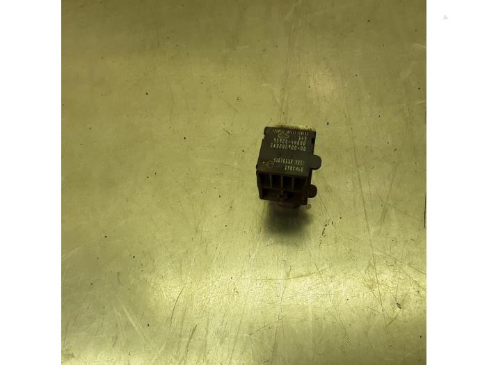 Airbag Sensor van een Hyundai H-300 2.5 CRDi 2008