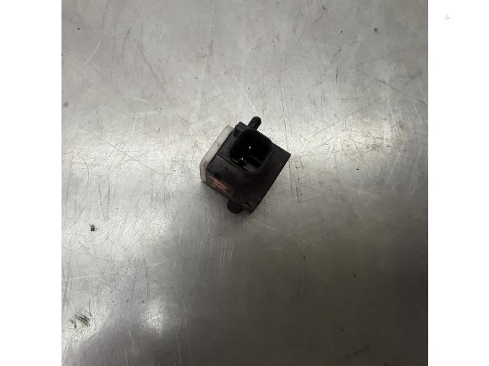 Airbag Sensor van een Hyundai H-300 2.5 CRDi 2008