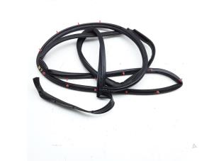 Nieuwe Portierrubber 4Deurs links-achter Hyundai Tucson (TL) 1.6 GDi 16V 2WD Prijs € 30,19 Inclusief btw aangeboden door Japoto Parts B.V.