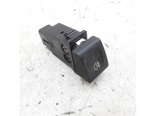 Gebruikte Schakelaar Mistlamp Hyundai Lantra/Elantra II Wagon 1.6i GL 16V Prijs € 9,95 Margeregeling aangeboden door Japoto Parts B.V.