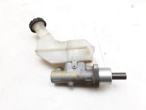 Używane Glówny cylinder hamulcowy Nissan Micra (K12) 1.4 16V Cena € 34,95 Procedura marży oferowane przez Japoto Parts B.V.