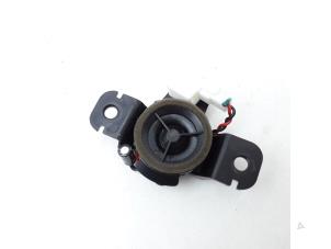 Gebruikte Luidspreker Kia Cee'd Sportswagon (JDC5) 1.6 CRDi 16V VGT Prijs € 19,99 Margeregeling aangeboden door Japoto Parts B.V.