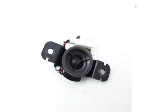 Gebruikte Luidspreker Kia Cee'd Sportswagon (JDC5) 1.6 CRDi 16V VGT Prijs € 19,99 Margeregeling aangeboden door Japoto Parts B.V.