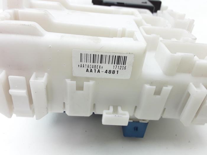 Säkringsbox från en Suzuki SX4 S-Cross (JY) 1.0 Booster Jet Turbo 12V 2018