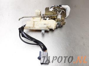 Begagnade Dörrlåsmekanism, 4-dörrars, höger fram Lexus RX (L2) 300 V6 24V VVT-i Pris € 59,95 Marginaltabell erbjuds av Japoto Parts B.V.